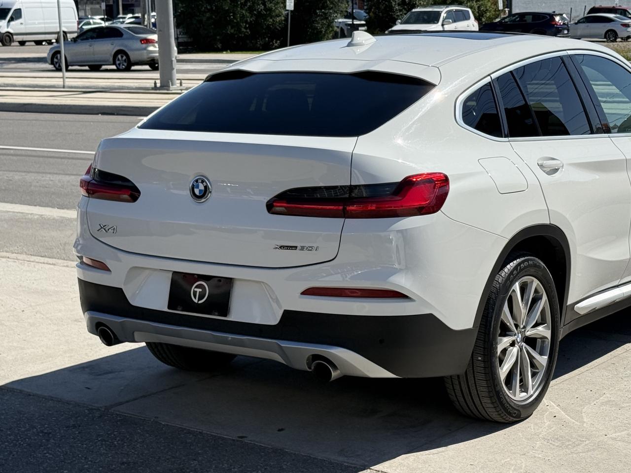 2019 BMW X4 PREMIUM | HUD | PANO | CARPLAY | LOADED Photo