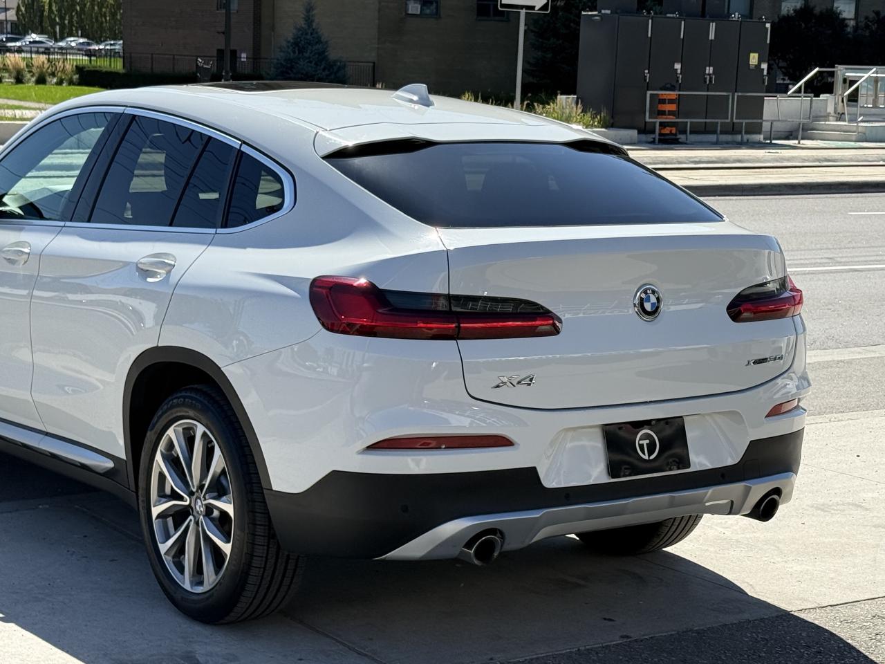 2019 BMW X4 PREMIUM | HUD | PANO | CARPLAY | LOADED Photo