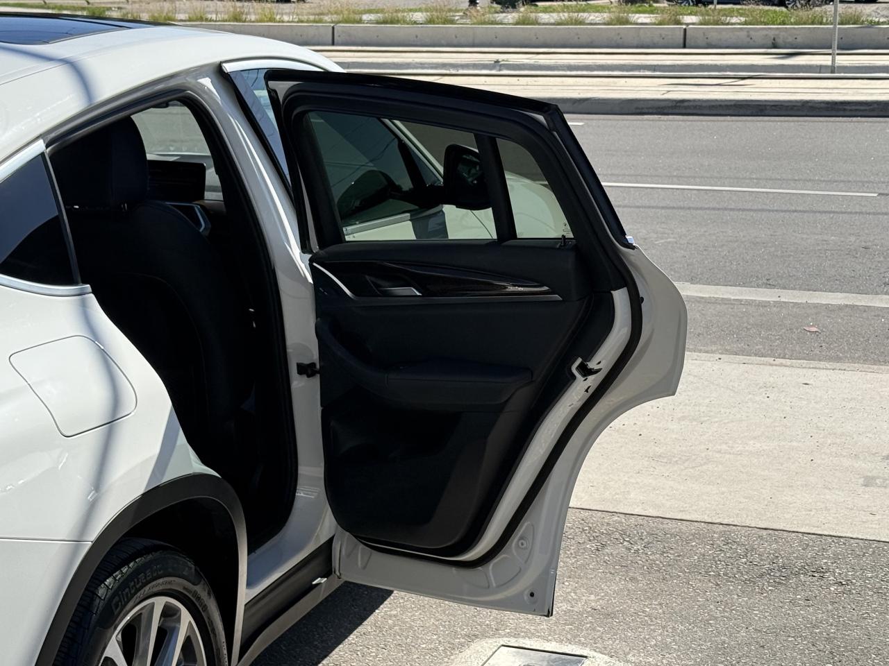 2019 BMW X4 PREMIUM | HUD | PANO | CARPLAY | LOADED Photo