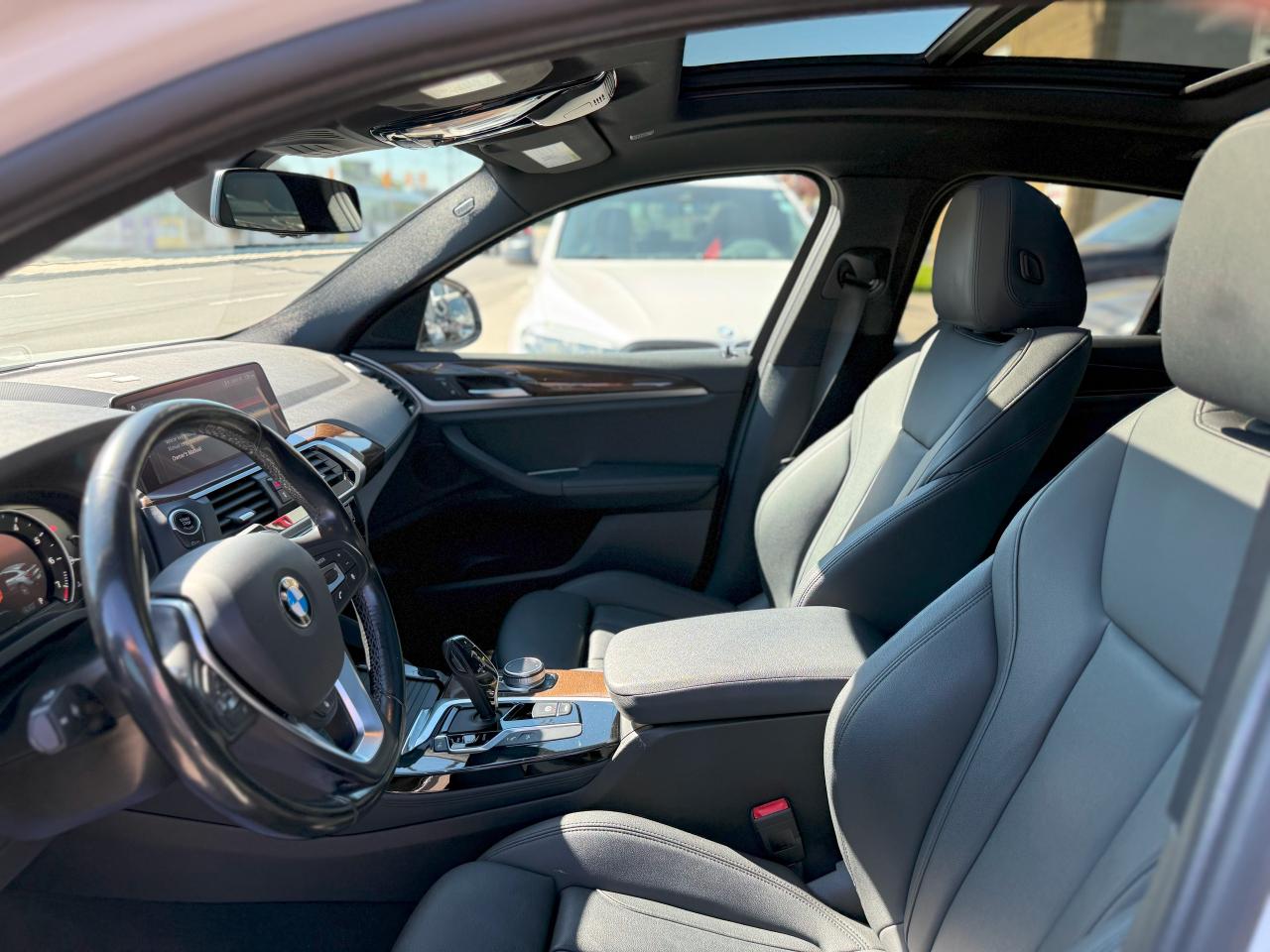 2019 BMW X4 PREMIUM | HUD | PANO | CARPLAY | LOADED Photo