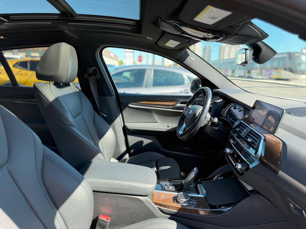 2019 BMW X4 PREMIUM | HUD | PANO | CARPLAY | LOADED Photo