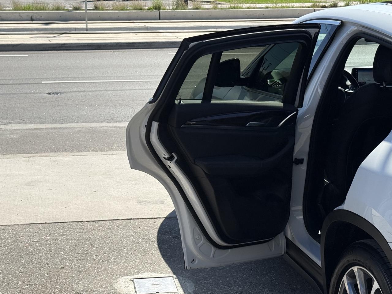 2019 BMW X4 PREMIUM | HUD | PANO | CARPLAY | LOADED Photo