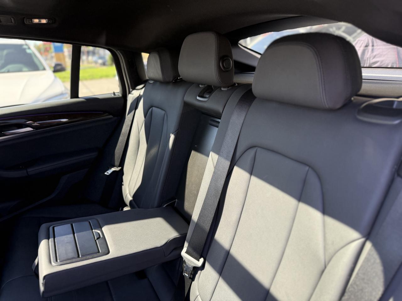 2019 BMW X4 PREMIUM | HUD | PANO | CARPLAY | LOADED Photo