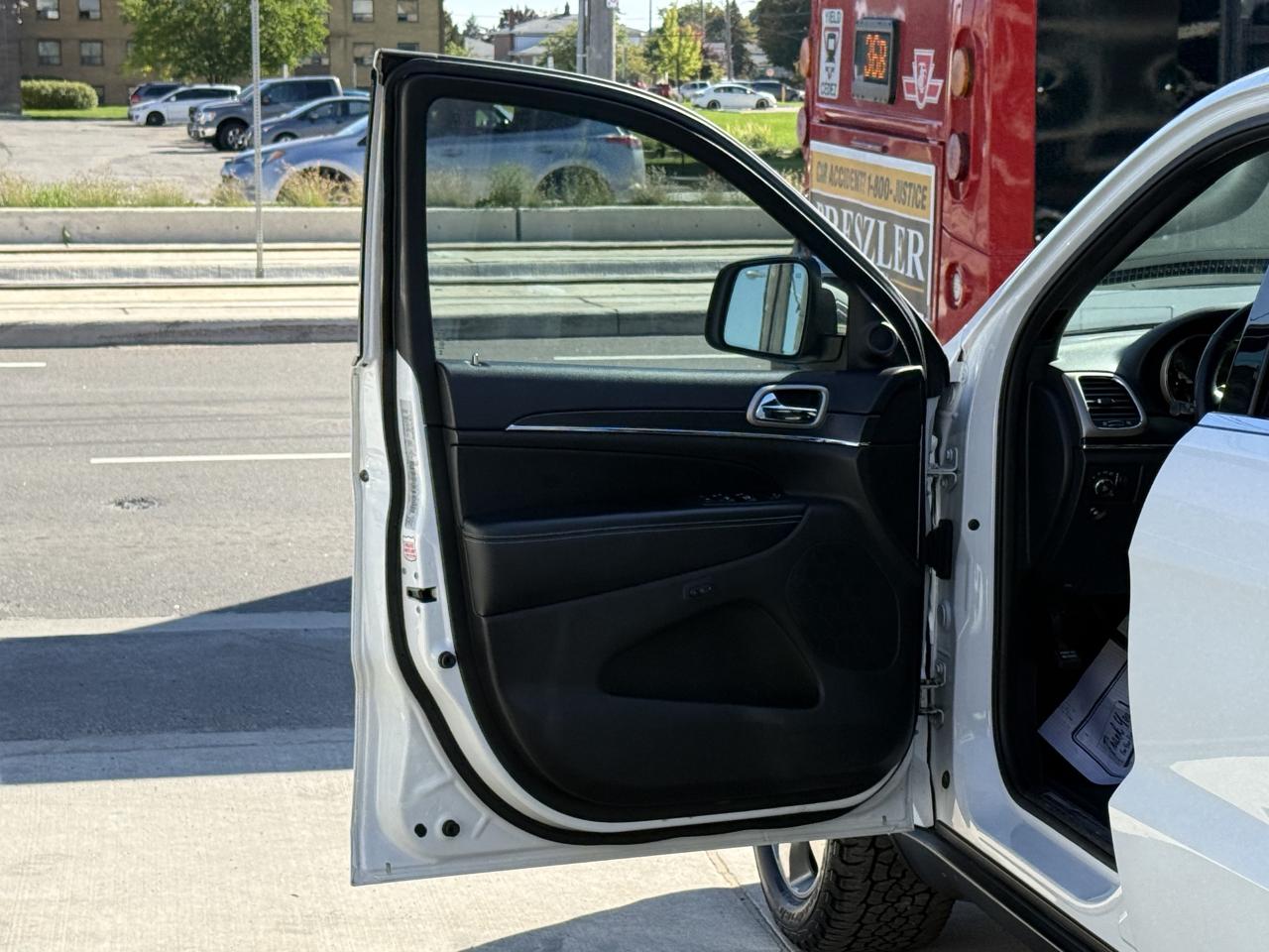 2016 Jeep Grand Cherokee LIMITED | PANO | LOADED Photo