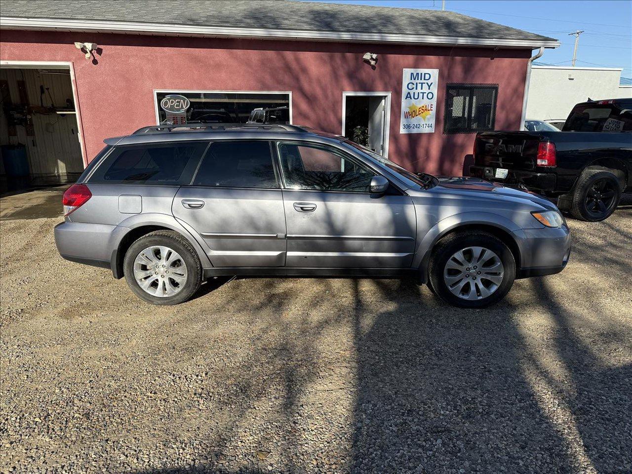 Used 2008 Subaru Outback 2.5X LIMITED SAFETIED NEEDS NOTHING for sale in Saskatoon, SK