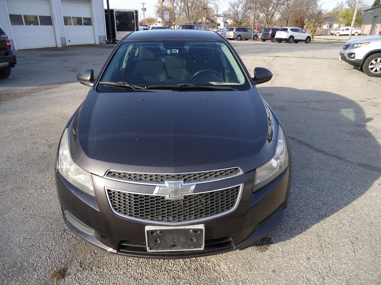 2014 Chevrolet Cruze 4dr Sdn 1LT Photo2