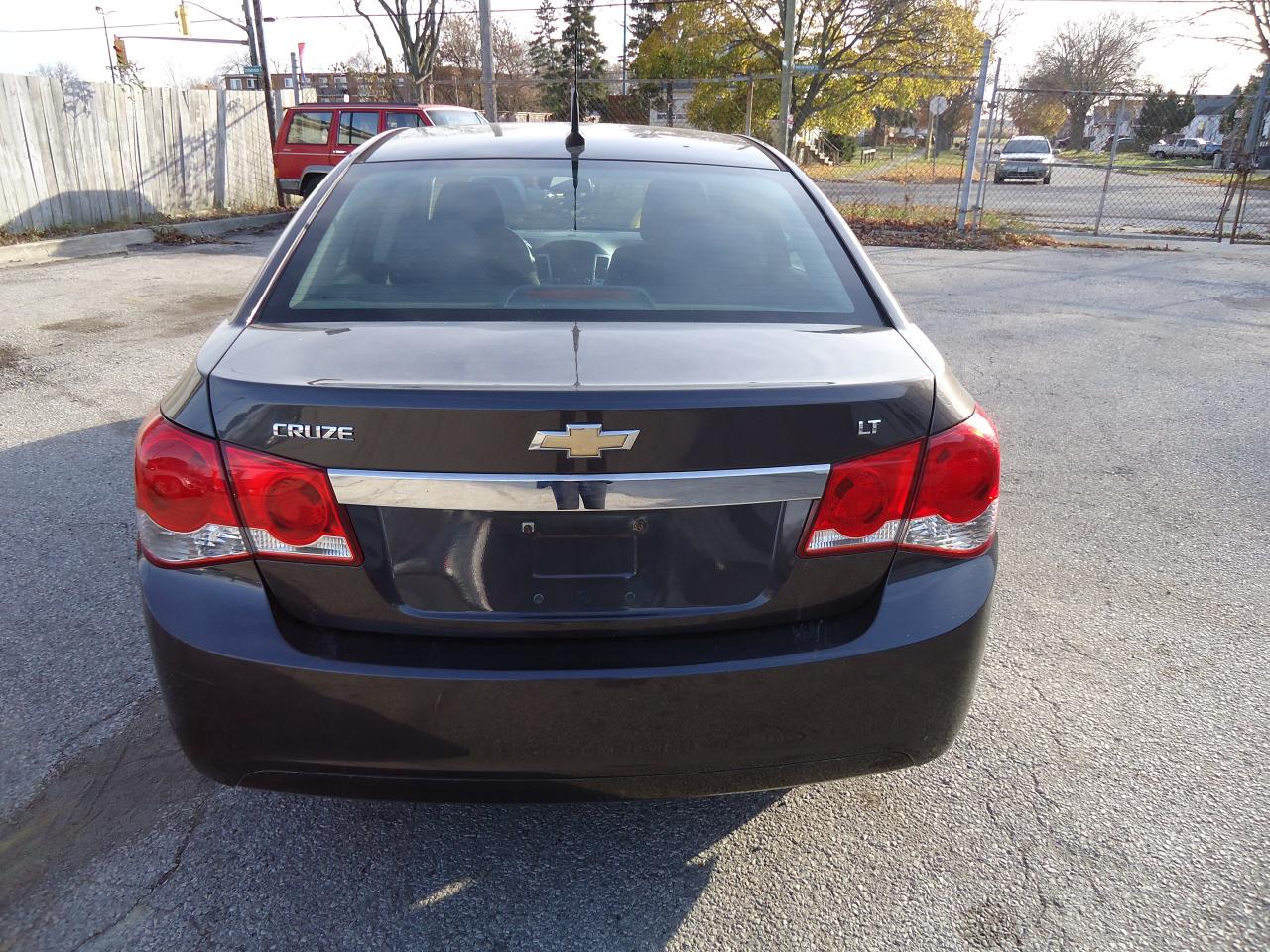 2014 Chevrolet Cruze 4dr Sdn 1LT Photo3