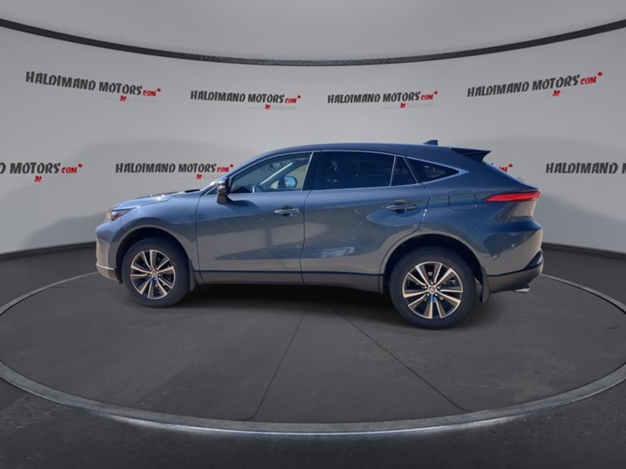 2023 Toyota Venza LE AWD Photo4