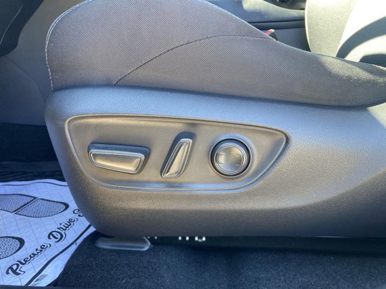 2023 Toyota Venza LE AWD Photo