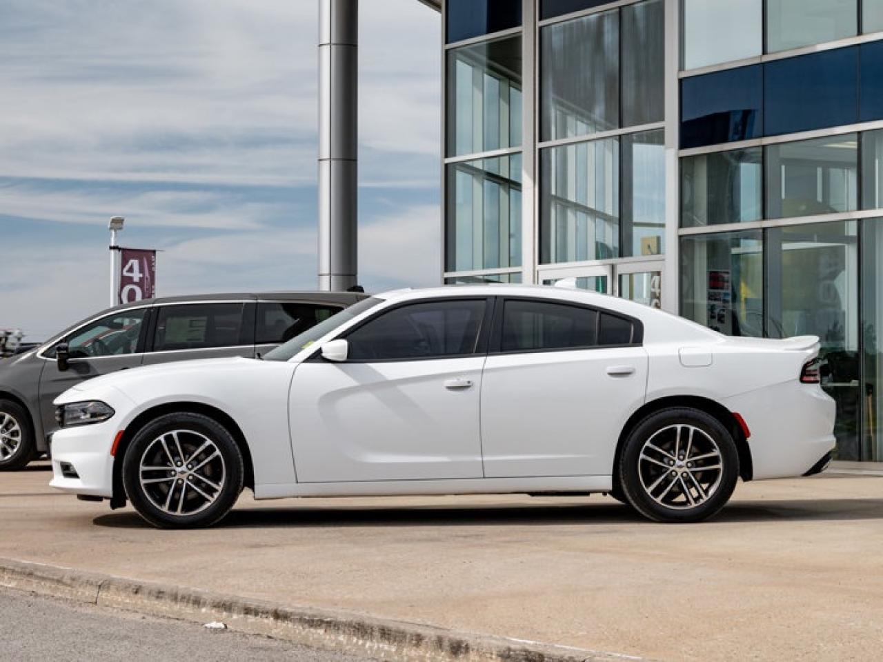 2019 Dodge Charger SXT Photo4