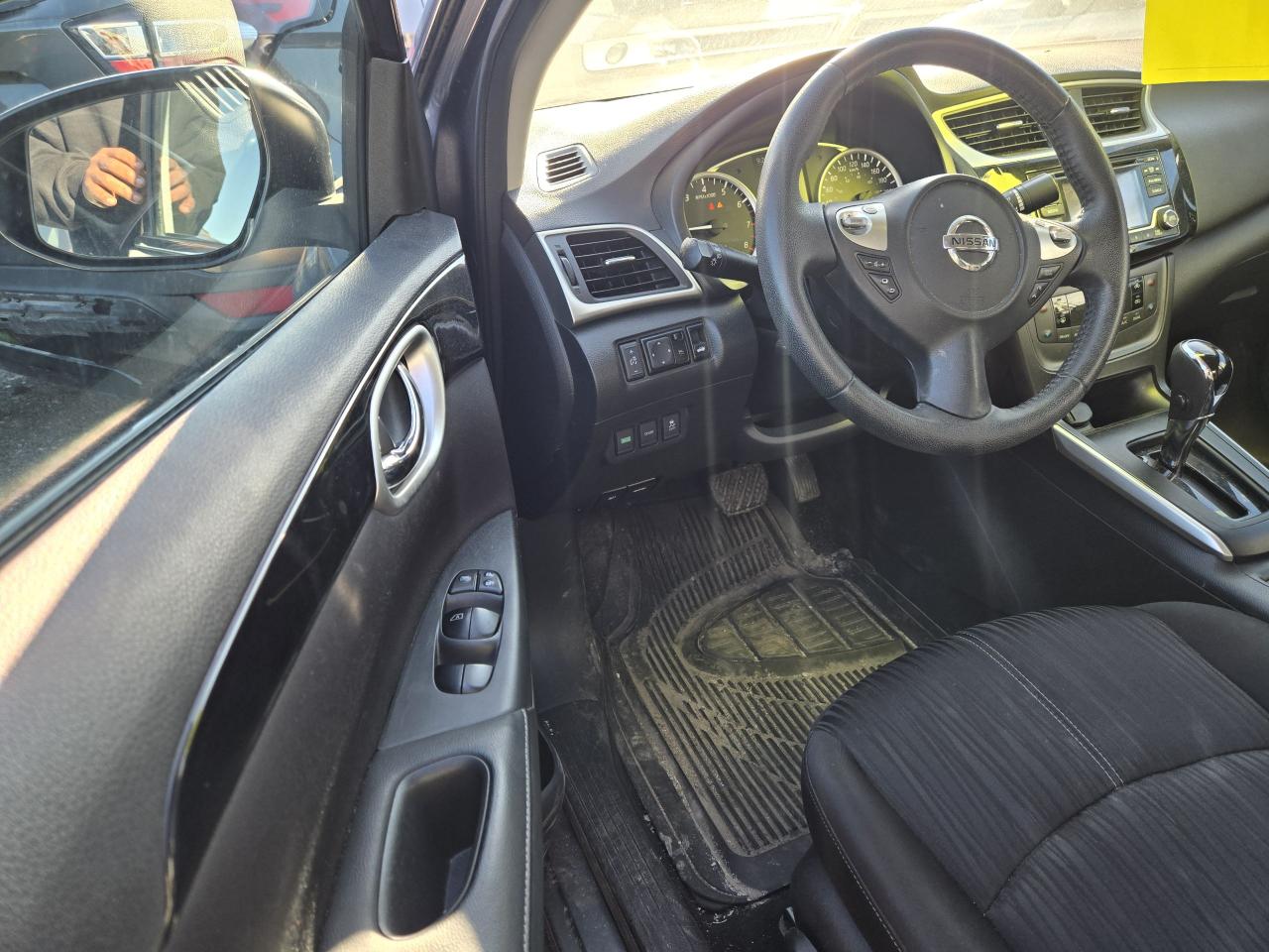 2018 Nissan Sentra SV Photo3