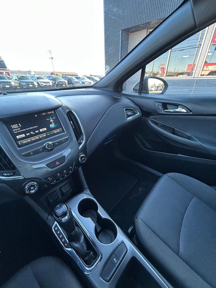 2018 Chevrolet Cruze LT - Photo #10