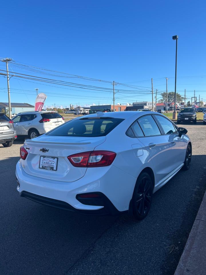 2018 Chevrolet Cruze LT - Photo #4