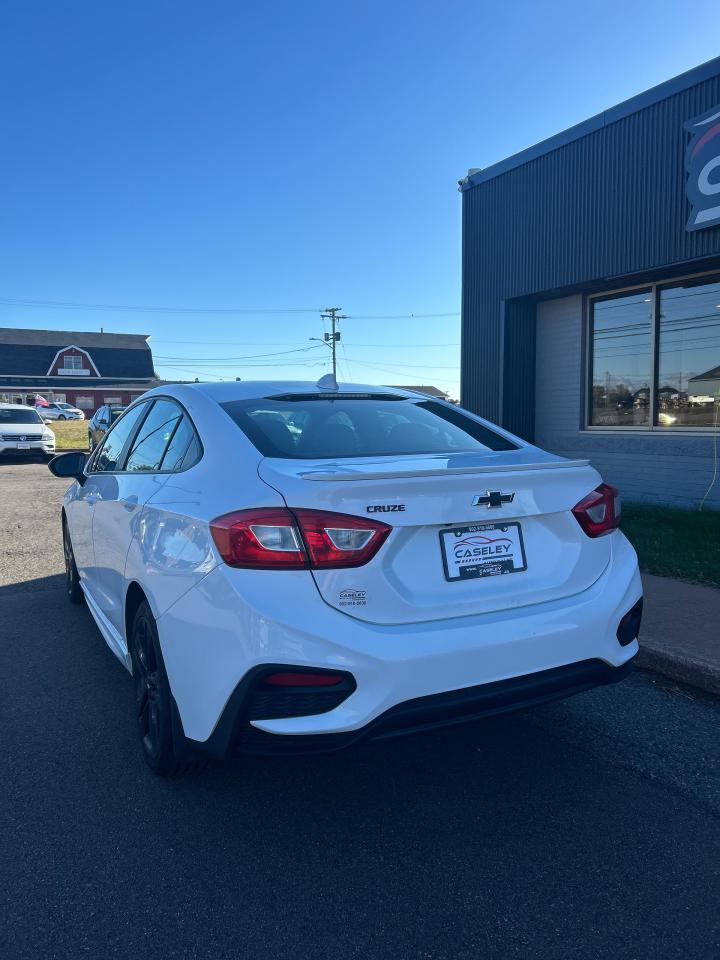 2018 Chevrolet Cruze LT - Photo #6