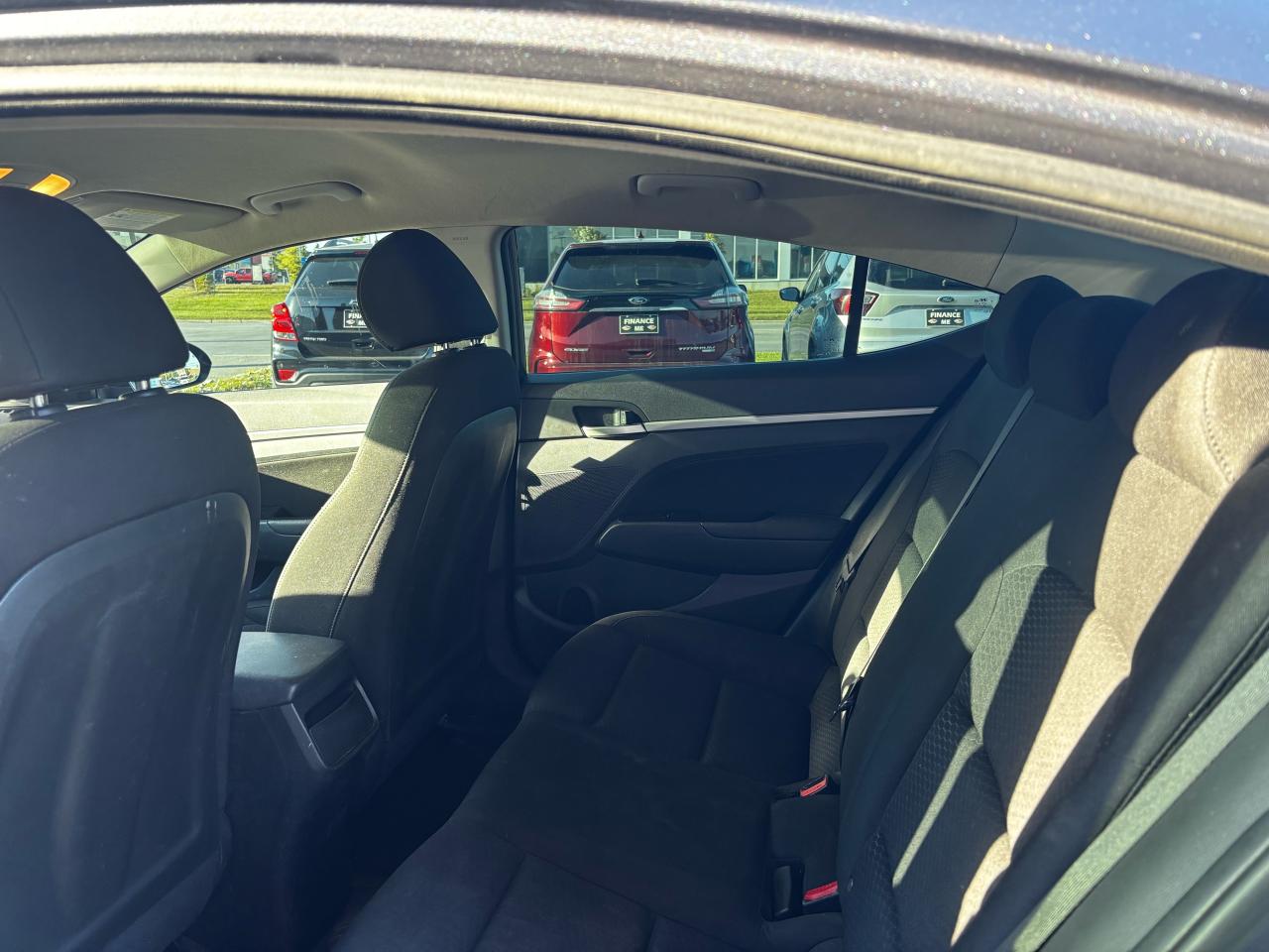 2019 Hyundai Elantra Luxury - Photo #10