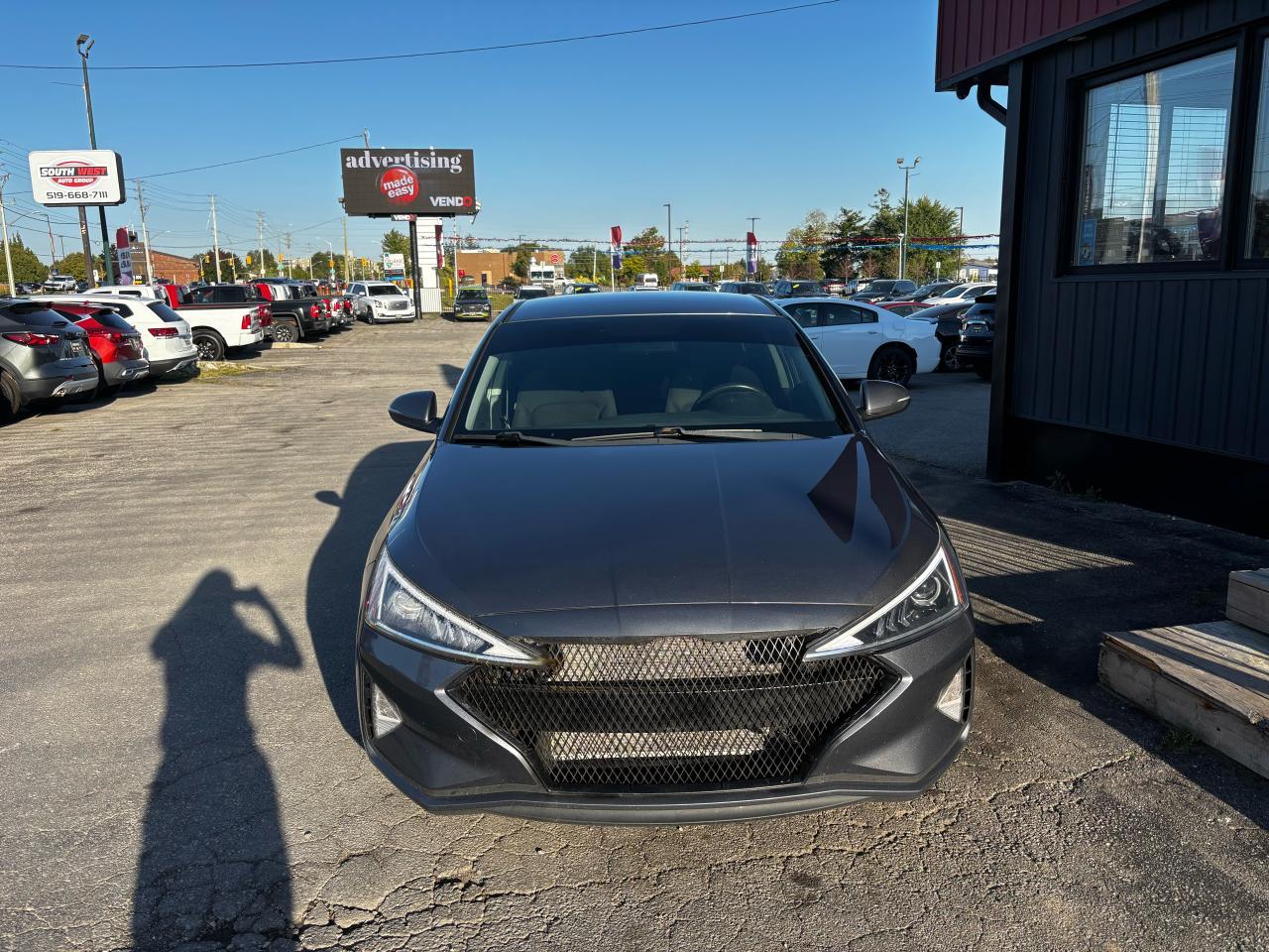 2019 Hyundai Elantra Luxury - Photo #3