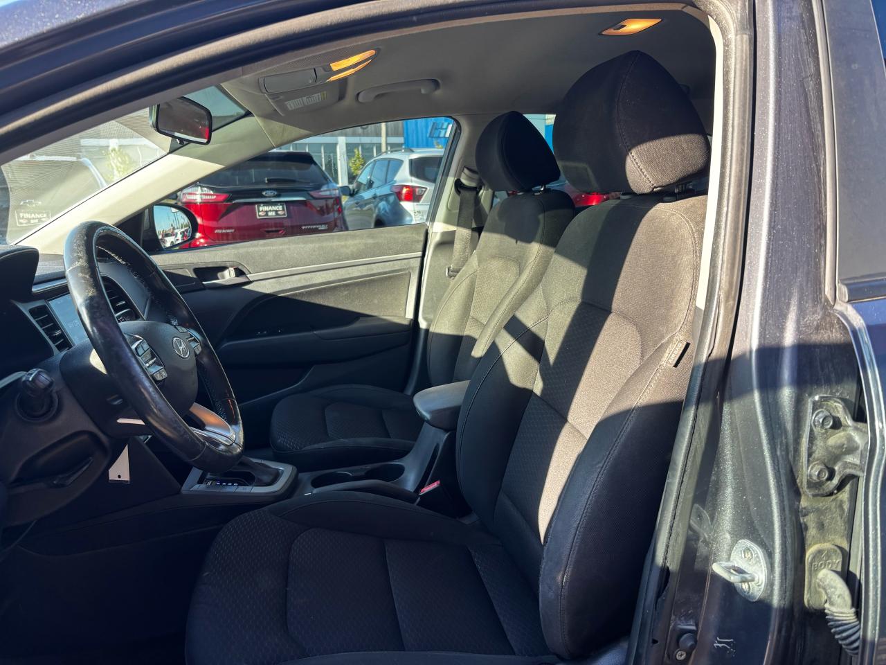 2019 Hyundai Elantra Luxury - Photo #9