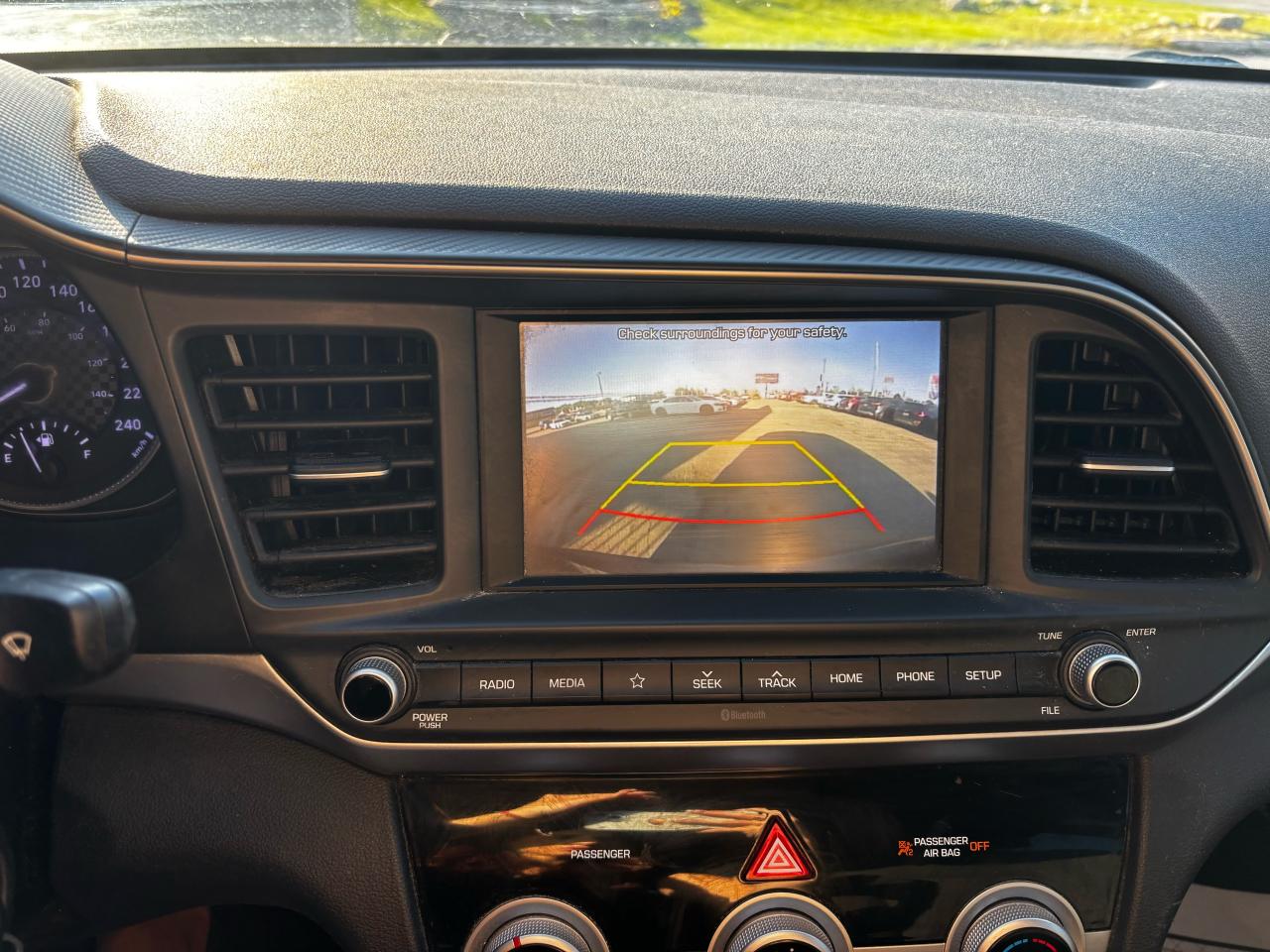 2019 Hyundai Elantra Luxury - Photo #8