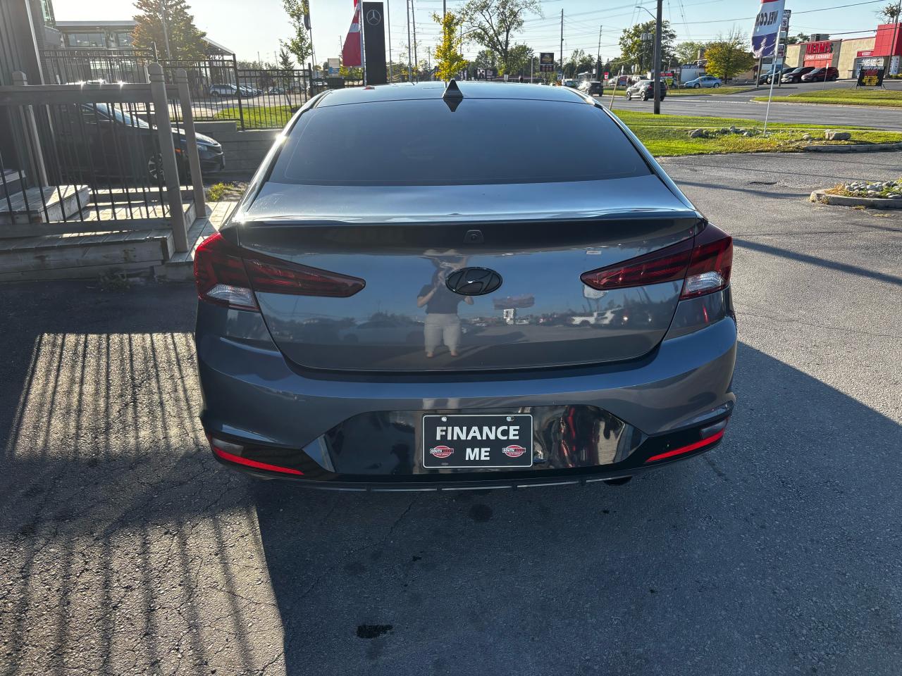 2019 Hyundai Elantra Luxury - Photo #4