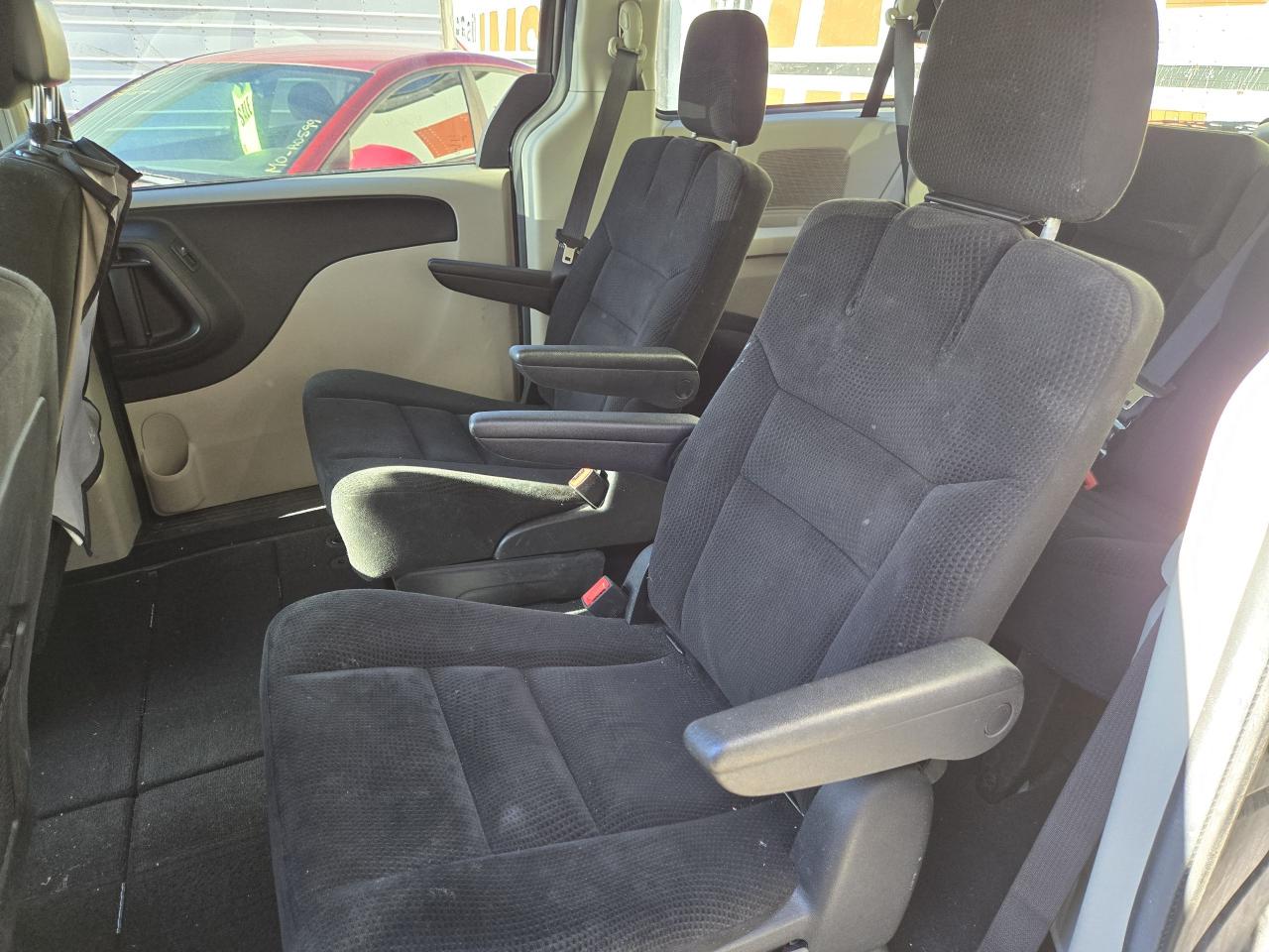 2016 Dodge Grand Caravan SXT - Photo #9