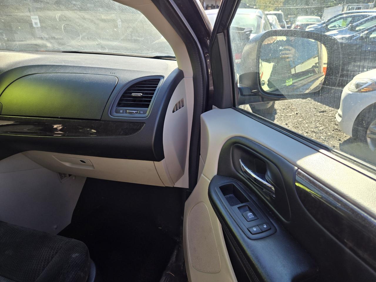 2016 Dodge Grand Caravan SXT - Photo #11