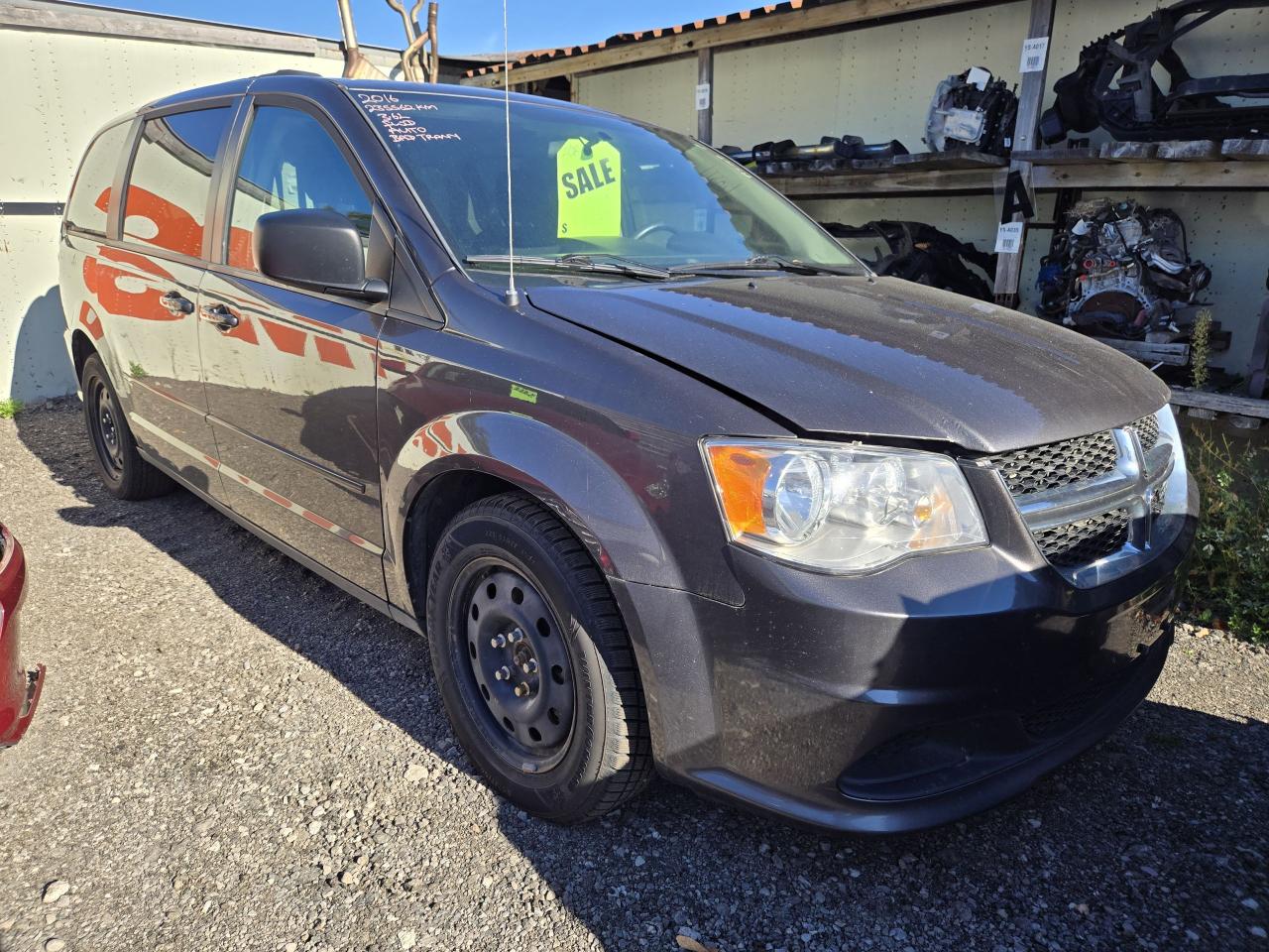 2016 Dodge Grand Caravan SXT Photo2