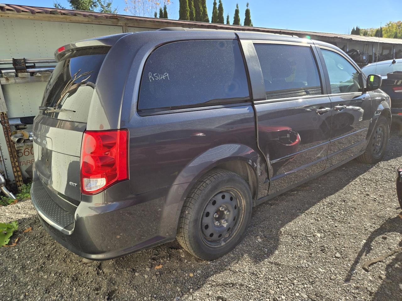2016 Dodge Grand Caravan SXT Photo3