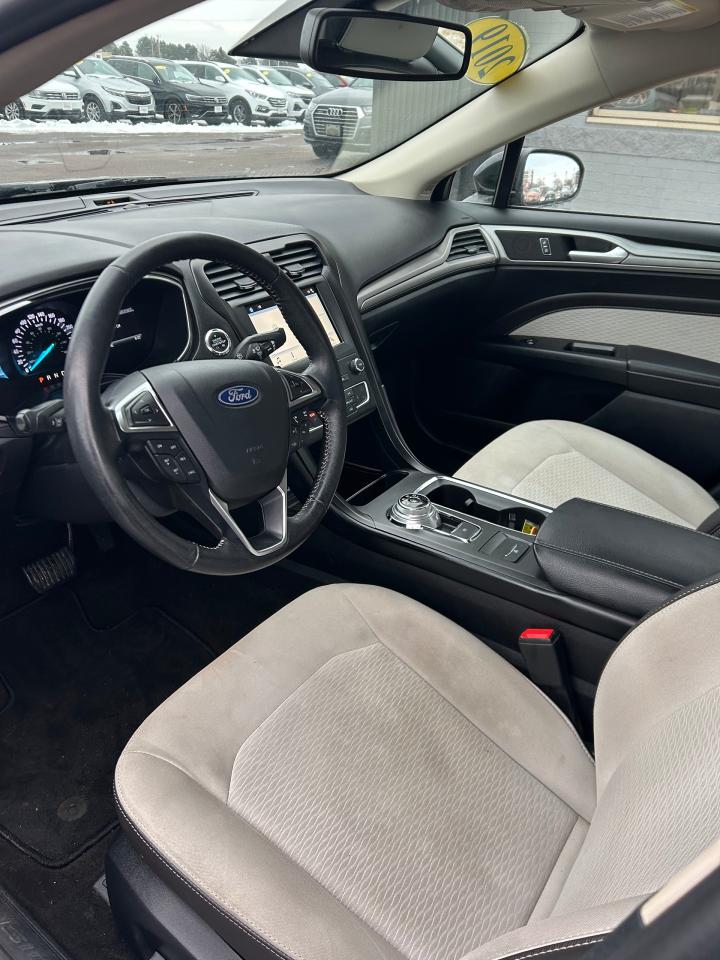 2019 Ford Fusion SE Photo