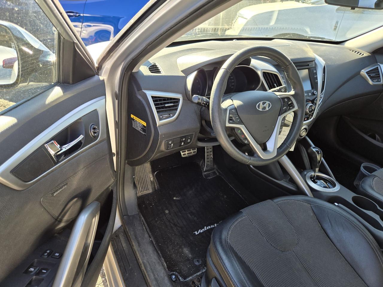 2012 Hyundai Veloster w/Tech - Photo #8