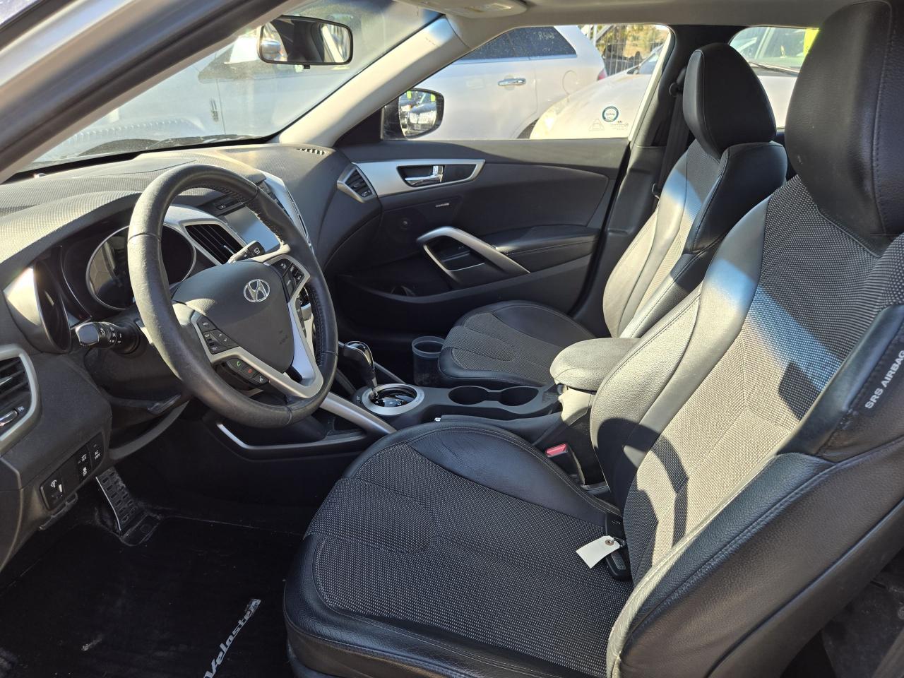 2012 Hyundai Veloster w/Tech - Photo #9