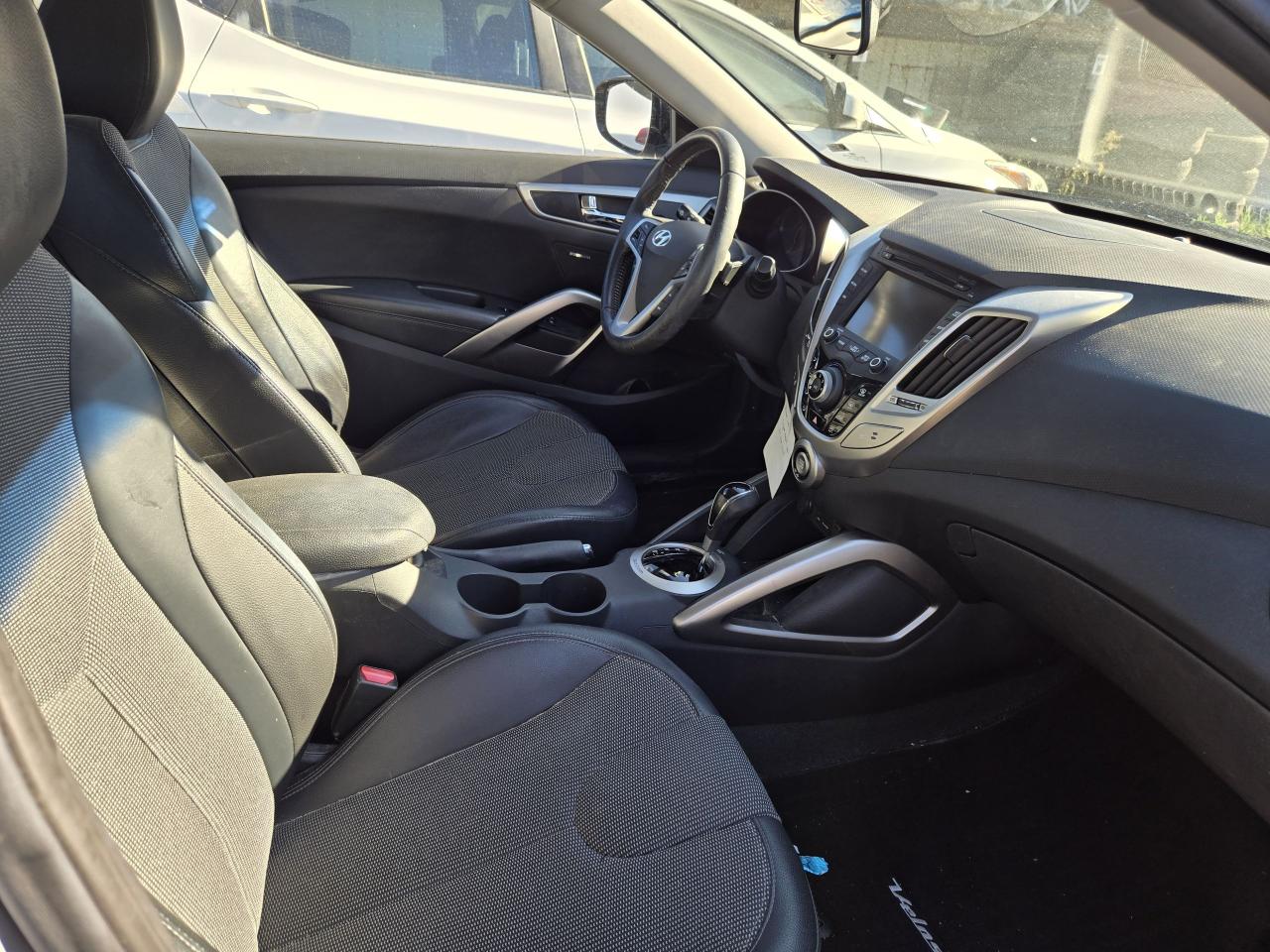 2012 Hyundai Veloster w/Tech - Photo #11