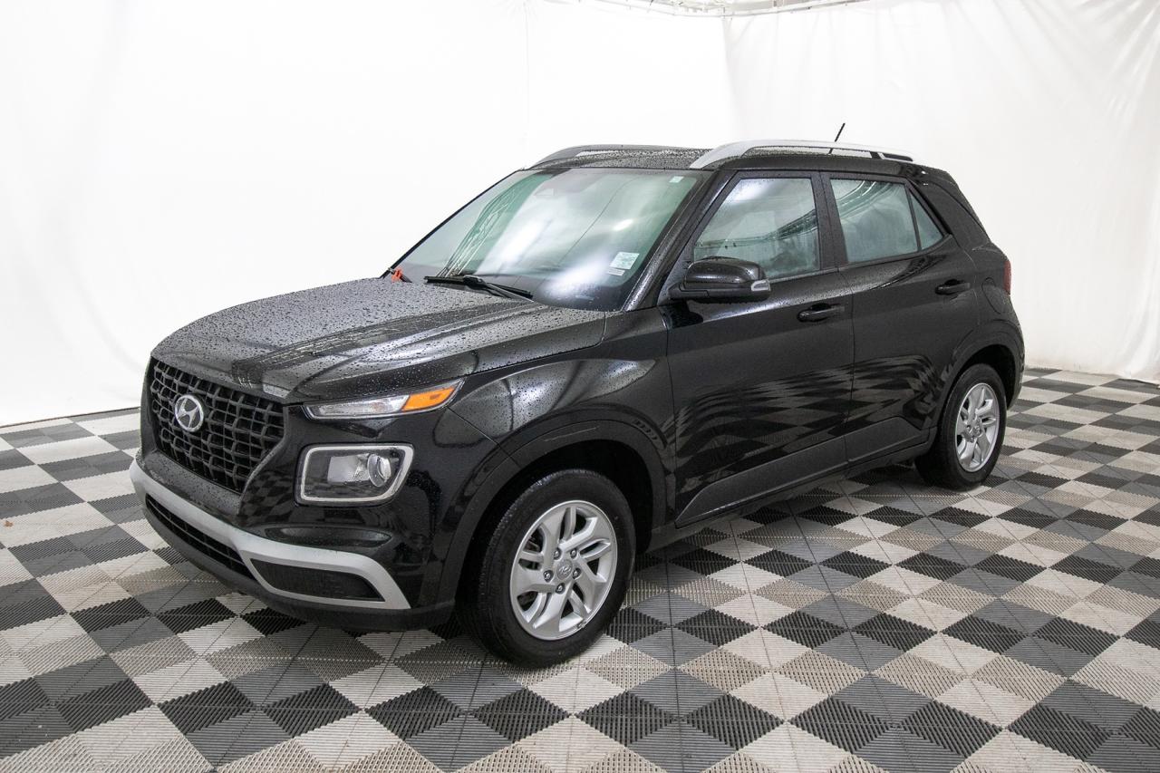 2023 Hyundai Venue PREFERRED Photo2