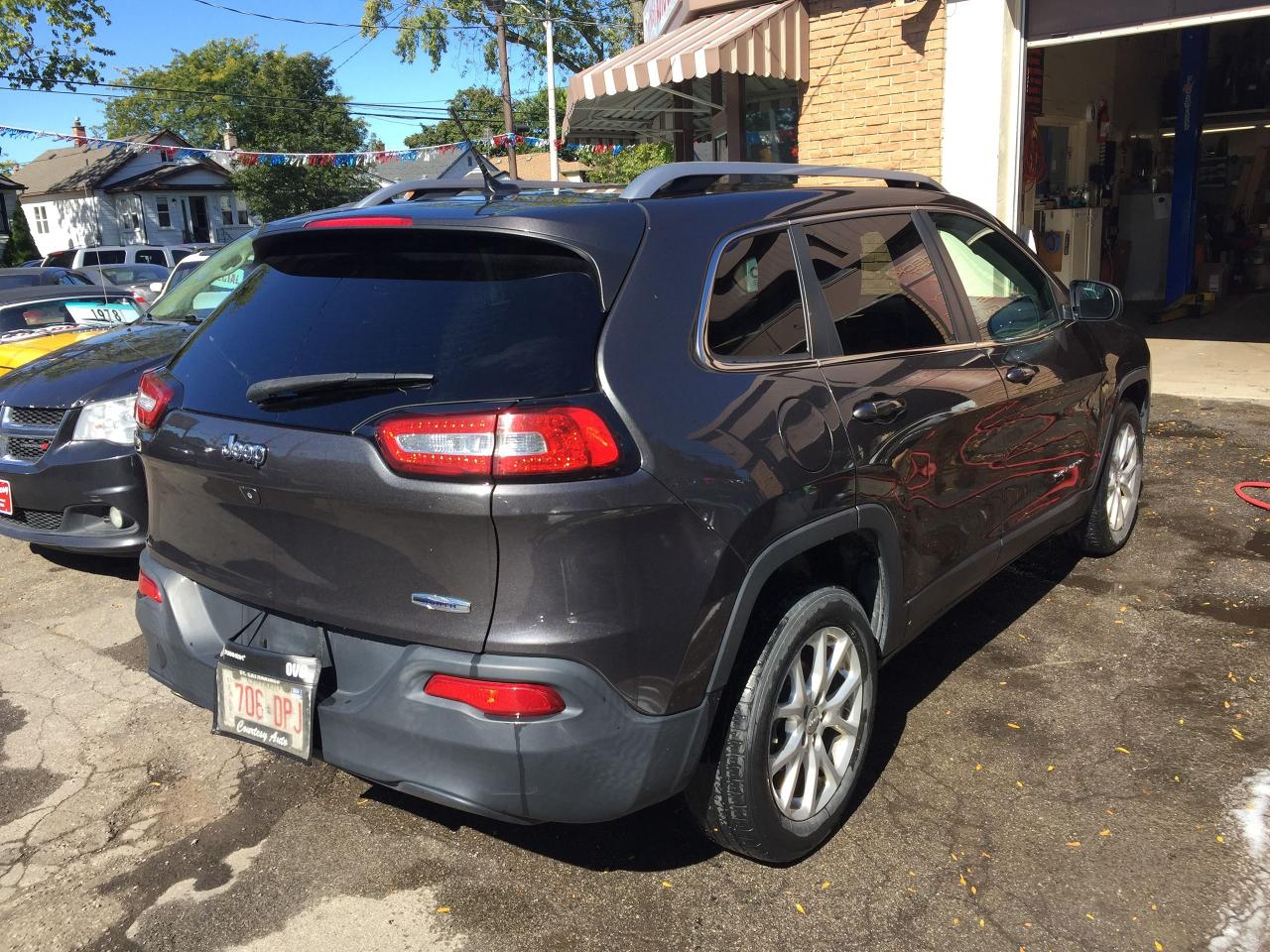 2015 Jeep Cherokee North - Locally Owned - Clean Carfax - Photo #3