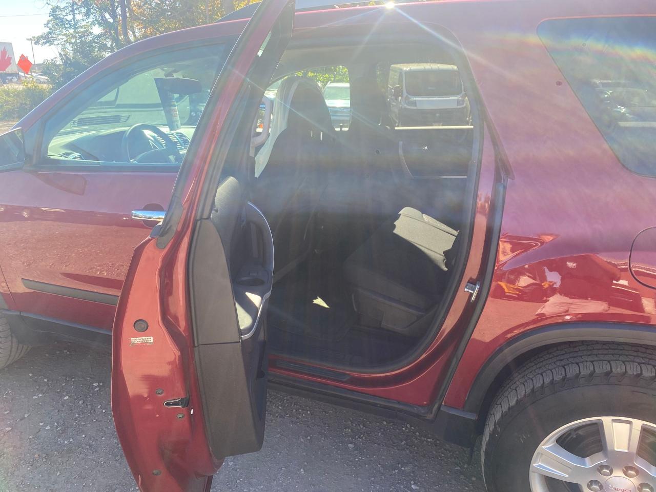 2011 GMC Acadia SLE1 - Photo #6