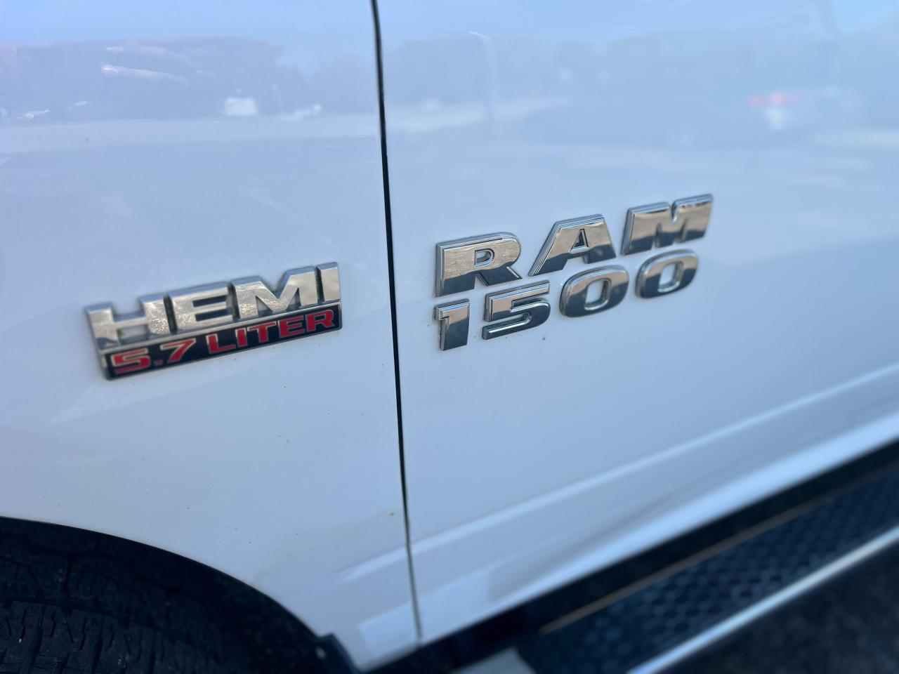2014 RAM 1500 SPORT 5.7 HEMI 4x4 Photo49