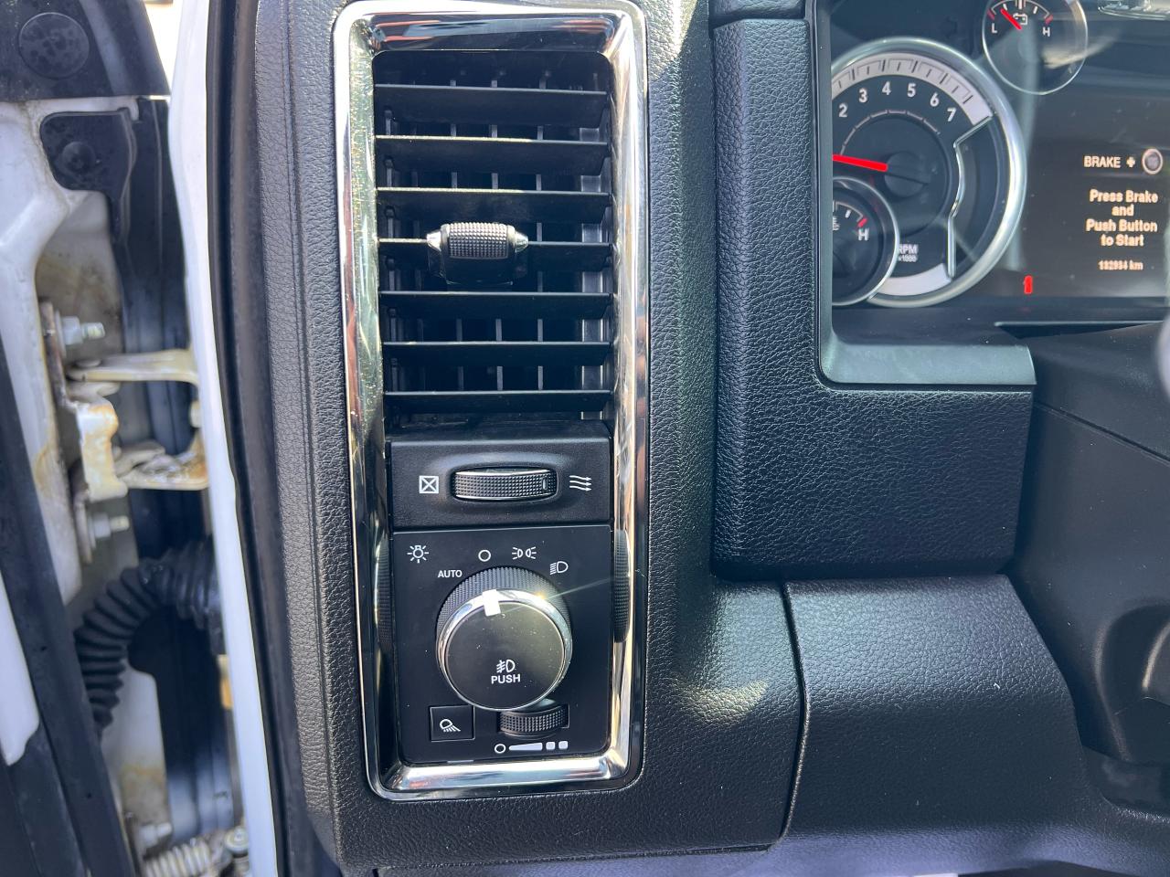 2014 RAM 1500 SPORT 5.7 HEMI 4x4 Photo70