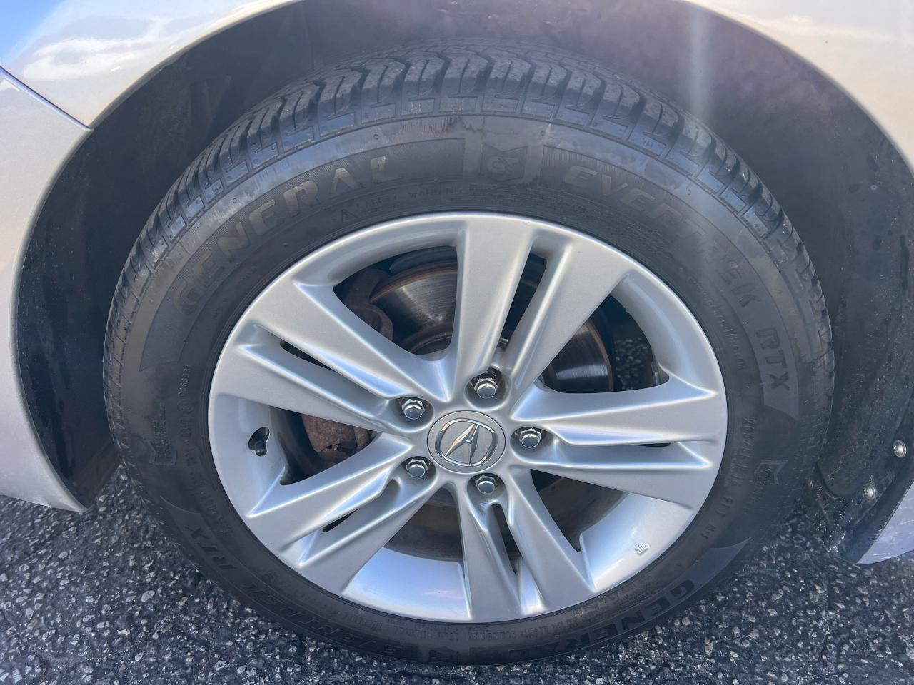 2013 Acura ILX 4dr Sdn Photo41