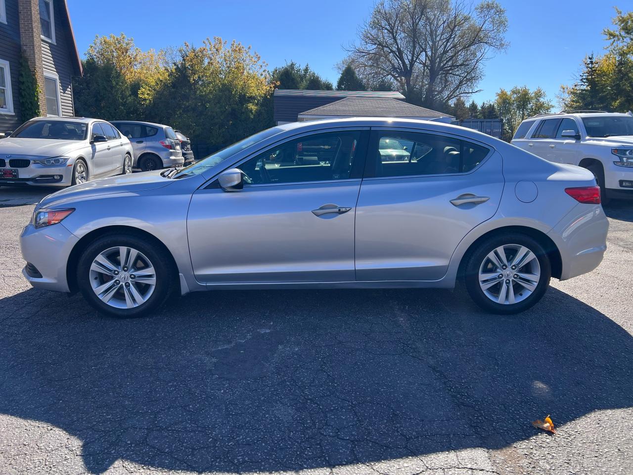 2013 Acura ILX 4dr Sdn Photo37