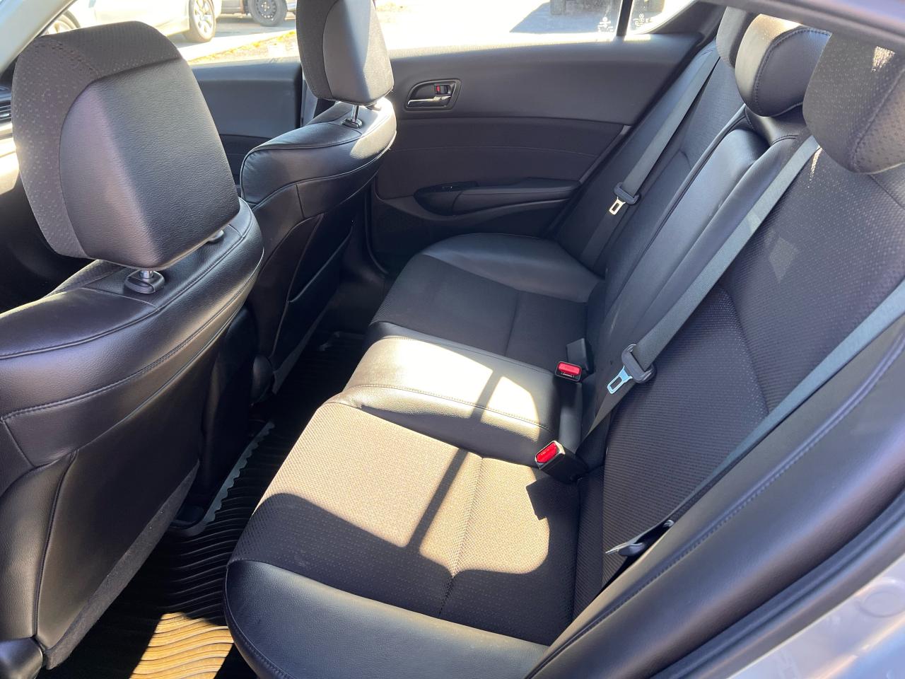 2013 Acura ILX 4dr Sdn Photo48