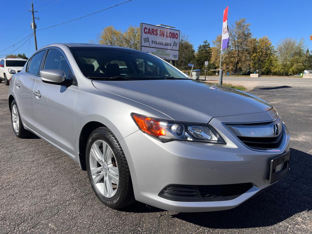 2013 Acura ILX 4dr Sdn Photo32