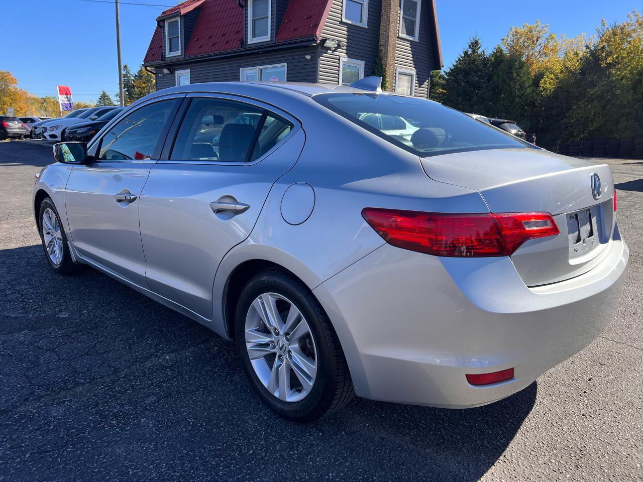 2013 Acura ILX 4dr Sdn Photo36