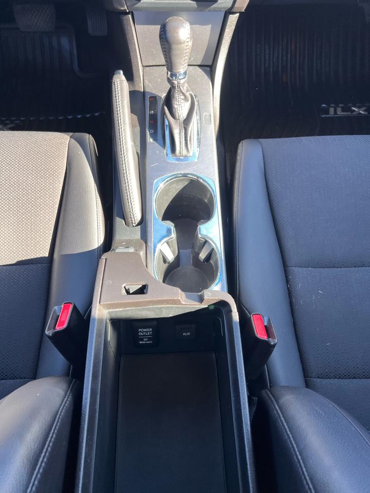 2013 Acura ILX 4dr Sdn Photo24