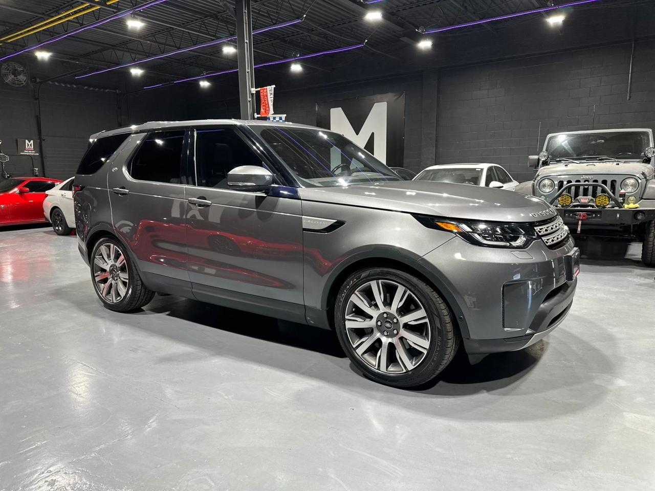 2019 Land Rover Discovery HSE Photo2