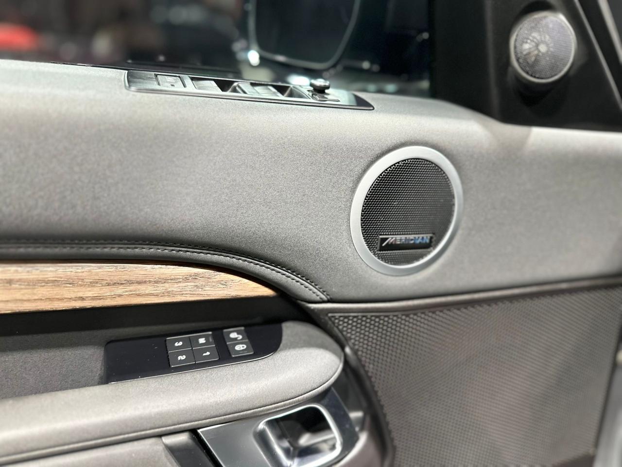 2019 Land Rover Discovery HSE - Photo #17