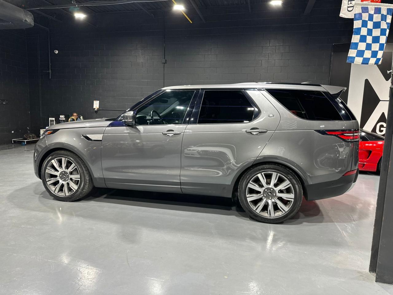 2019 Land Rover Discovery HSE - Photo #7