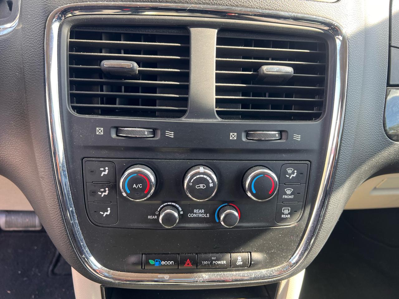 2011 Dodge Grand Caravan SXT Photo22