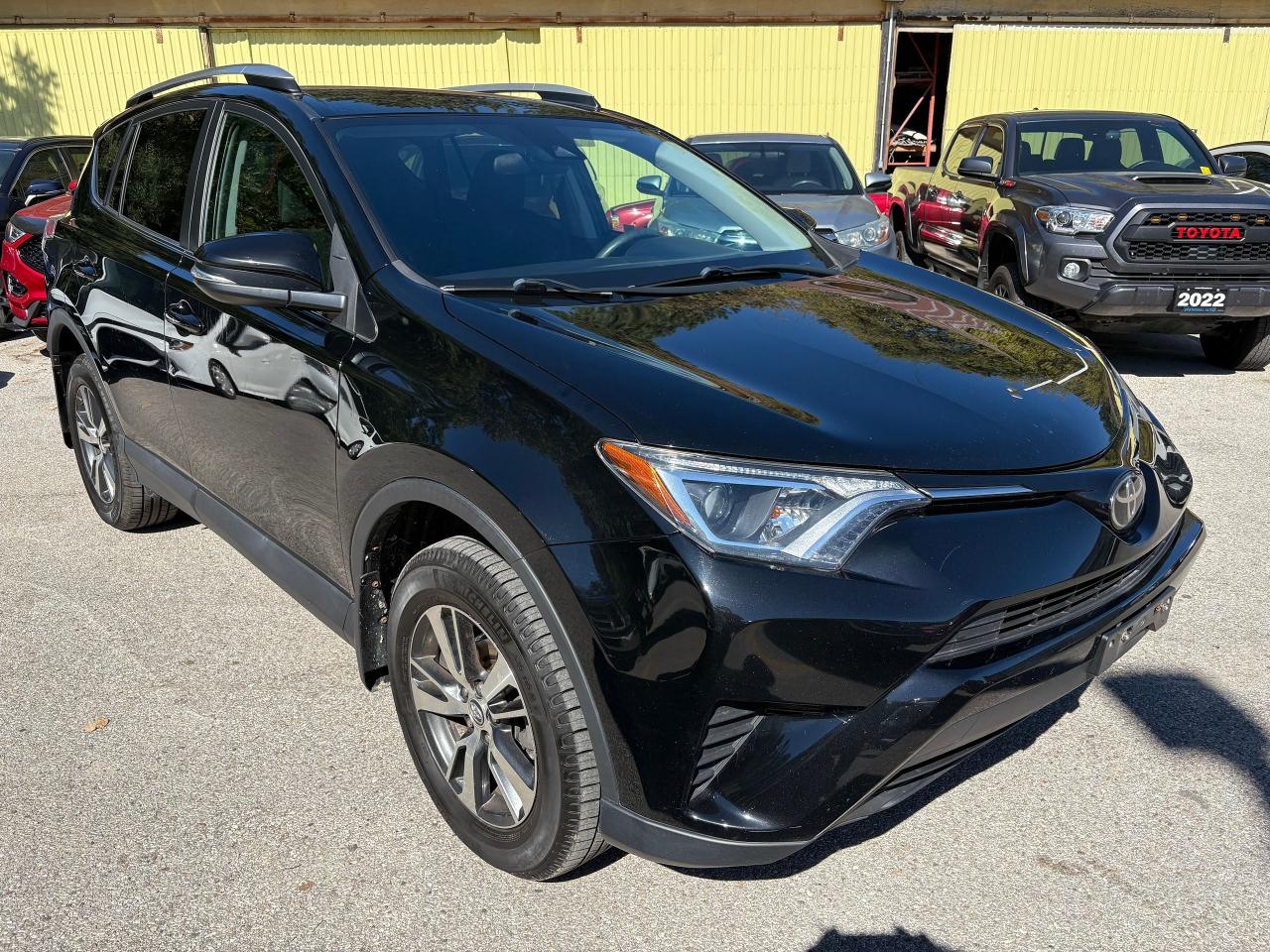 2018 Toyota RAV4 LE, ALLOYS,B/U CAM,ONE OWNER,SAFETY INCLUDED Photo