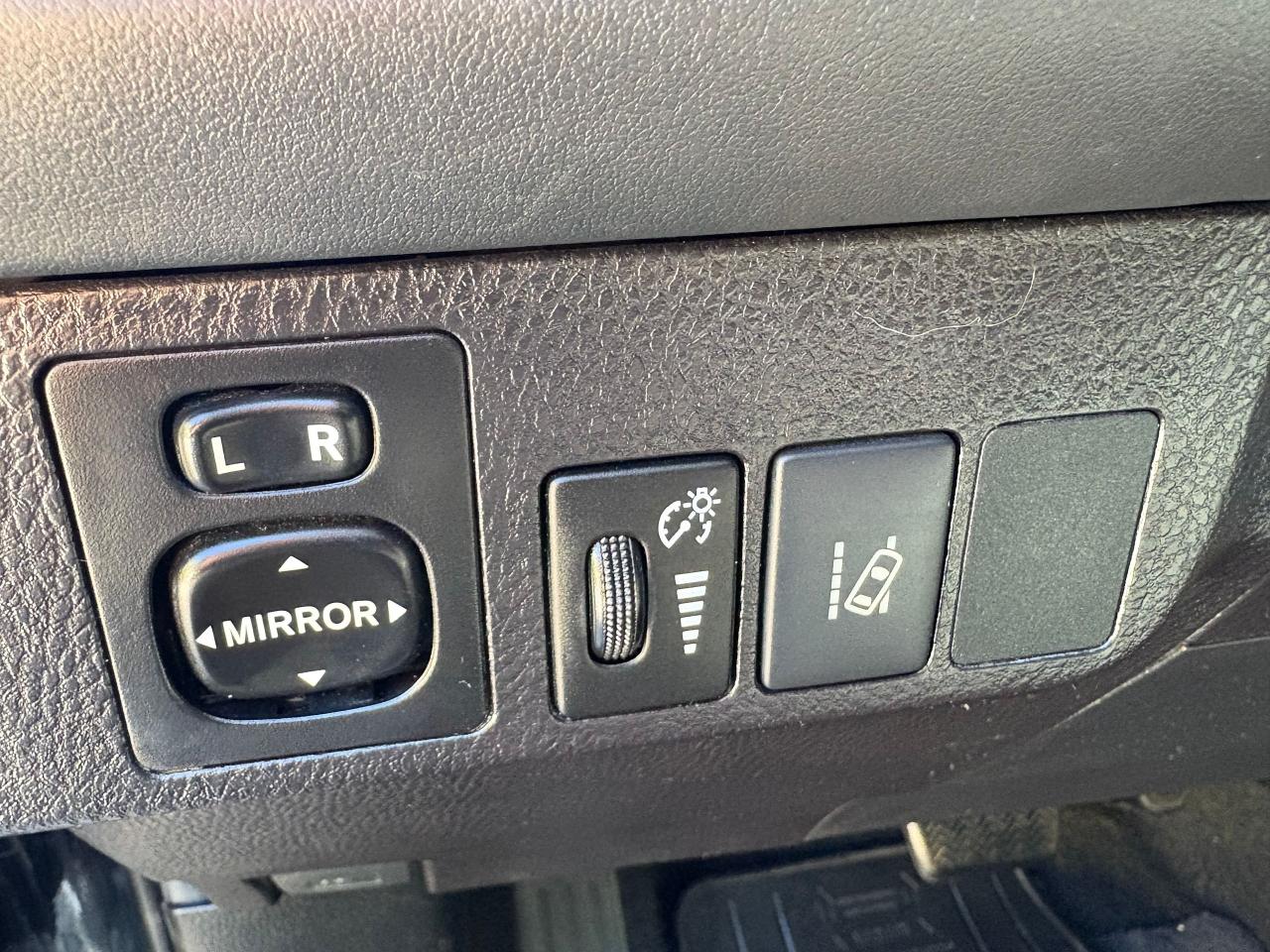 2018 Toyota RAV4 LE, ALLOYS,B/U CAM,ONE OWNER,SAFETY INCLUDED Photo