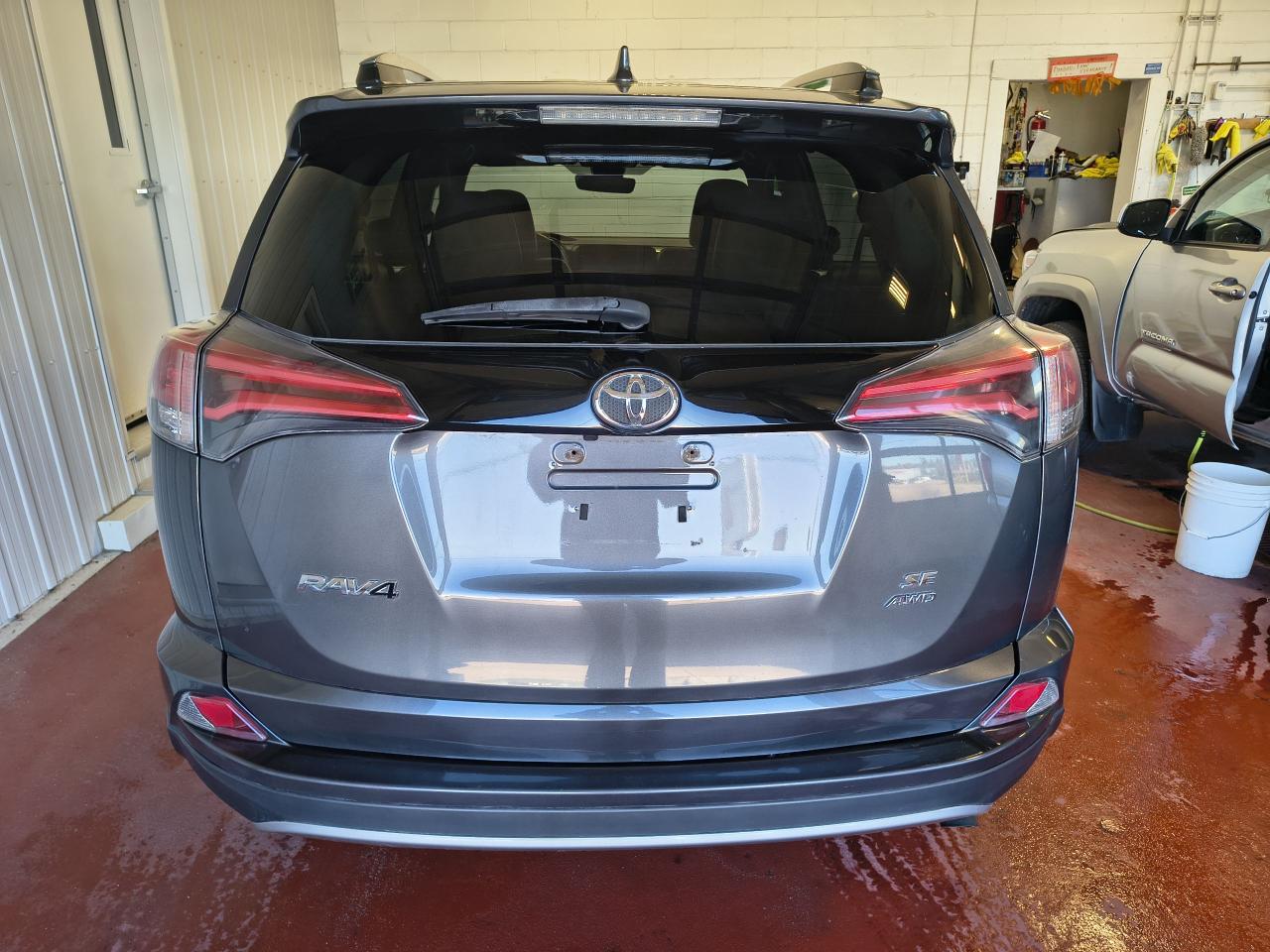 2018 Toyota RAV4 se Photo0