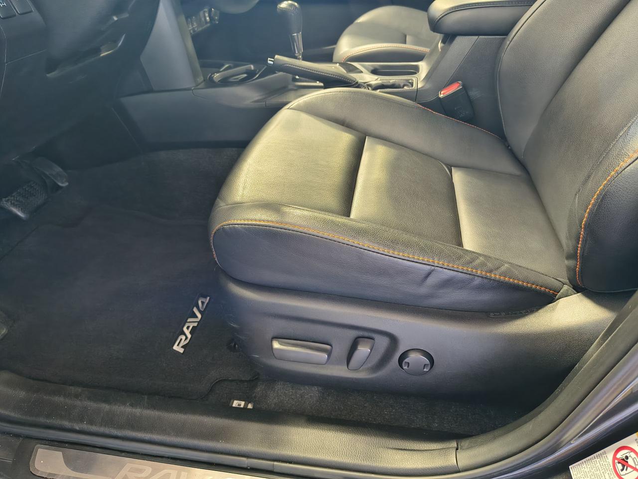 2018 Toyota RAV4 se Photo0